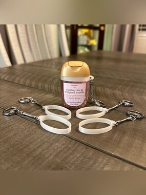 Bath & Body Works Pocketbac Hand Sanitizer Holder Keychain Set